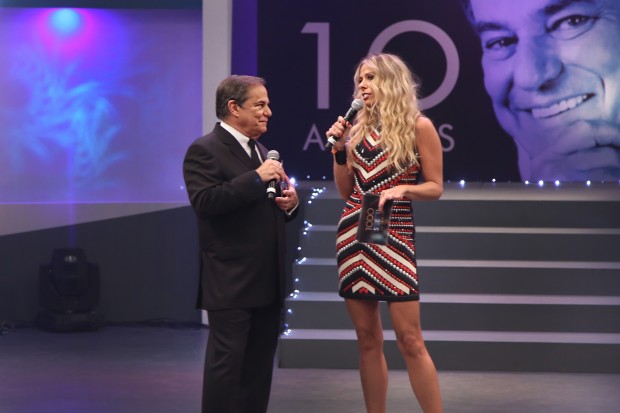 CHAMPANHE Ronnie Von recebe, nesta sexta (27), famosos como Adriane Galisteu para especial de 10 anos do "Todo Seu" (Gazeta) (Foto: Yuri Andreoli/Gazeta)