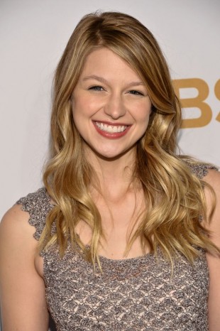 A atriz Melissa Benoist , que participou do seriado "Glee" (Fox), agora volta às telas em "Supergirl" (CBS).(Evan Agostini/AP)