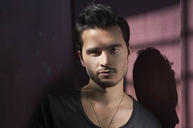 O ator e cantor Michael Malarkey (Divulgação)