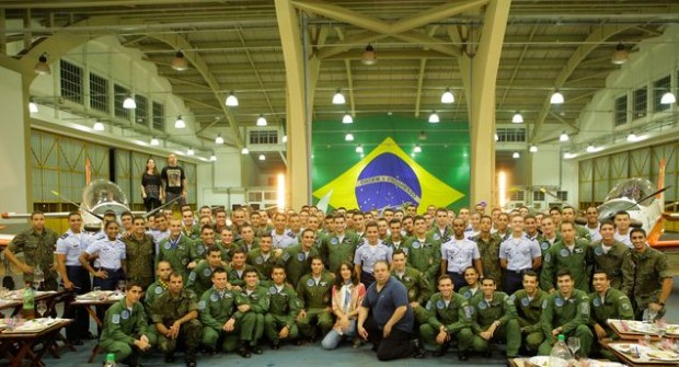 Competidores preparam refeições para 100 cadetes da Força A.jpg