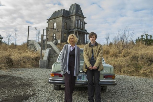 A 3ª temporada de "Bates Motel" estreia em 2 de julho, às 22h, no Universal. A série é baseada em personagens do filme "Psicose" (1960). Em seu novo ano, ela focará a evolução da família Bates (Vera Farmiga, à esq., é a matriarca Norma) e o declínio de Norman (Freddie Highmore).(Divulgação)