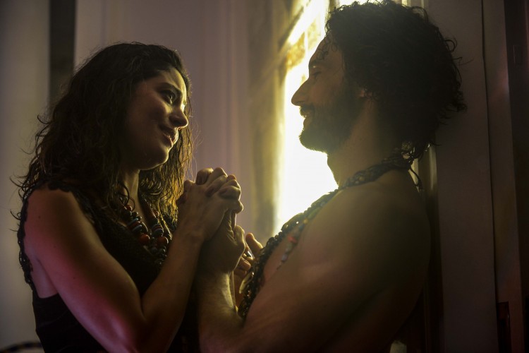 Iolanda (Carol Castro) e Afrânio (Rodrigo Santoro) no primeiro capítulo de 'Velho Chico' (Renato Rocha Miranda/Divulgação)